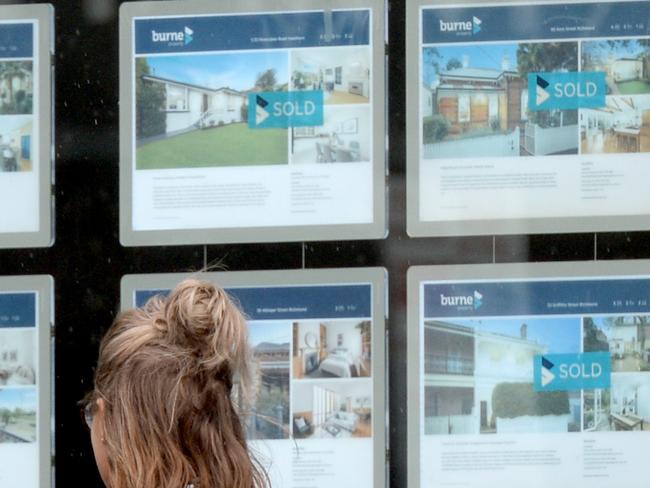 MELBOURNE, AUSTRALIA - NewsWire Photos OCTOBER 27, 2022: Generic image of real estate agent window in Melbourne. Picture: NCA NewsWire / Andrew Henshaw