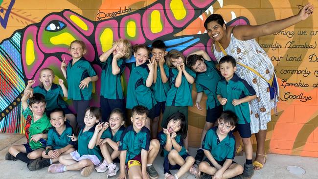 WOODROFFE PRIMARY SCHOOL Grevillea 3 BACK ROW (L-R): Mirisol Smith (Transition Support Person) Isabella Drew, Mia Keen, Tobias Hall, Payton Hamlyn, Kris Poore, Natalie Player, Lachlan Cubillo, James Hallas RFront Row L: Jack Abbott, Noah Meade, Victoria Cheesman, Daisy Williams, Jias Berthlesen, Zi Rui Loh, Emmett Gibbett, Michelle Corera (Classroom teacher) Picture: Woodroffe Primary School