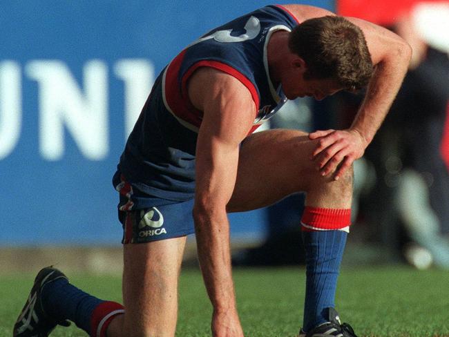 A dejected Chris Grant in the 1998 preliminary final.