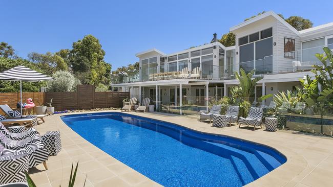 98 Carr St, Barwon Heads is right by the Barwon River.