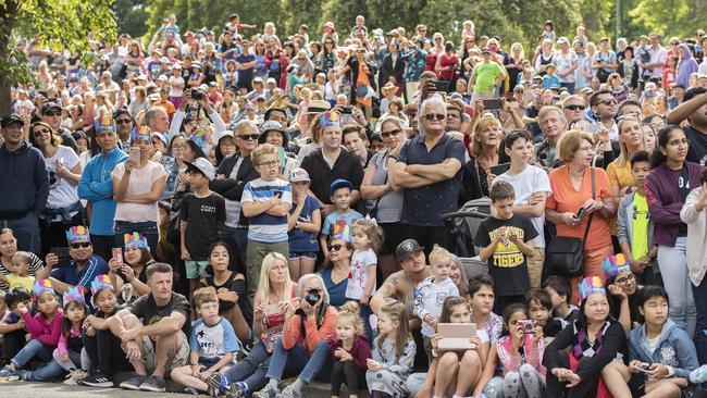 Crowds line the streets for the Moomba Parade. Picture: AAP