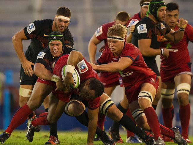 Sam Talakai tries to charge his way through the Jaguares defence.