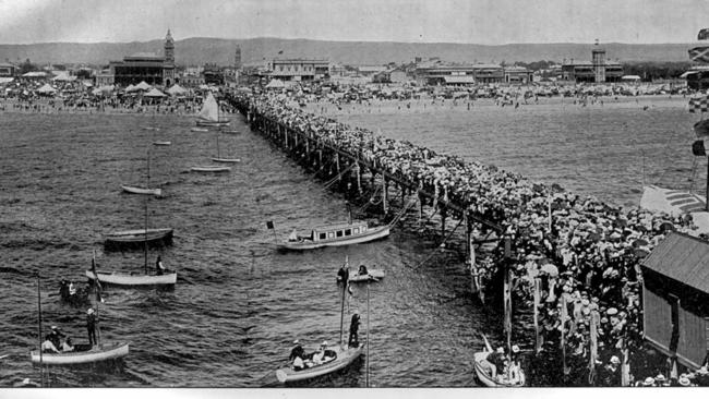 COMMEMORATION DAY AT GLENELG: DECEMBER 28. Panoramic view, showing crowd on jetty and beach. (Pic: Chronicle 06 Jan 1906 p28) SA historical proclamation day /SA/Glenelg