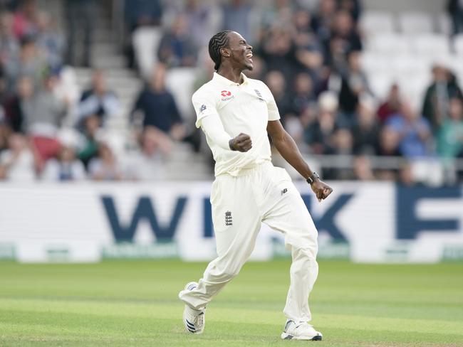 England's Jofra Archer celebrates after taking his 5th wicket , that of of Australia's Pat Cummins caught by Jonny Bairstow for 0 on the first day of the 3rd Ashes Test cricket match between England and Australia at Headingley cricket ground in Leeds, England, Thursday, Aug. 22, 2019. (AP Photo/Jon Super)