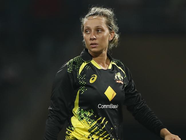 MUMBAI, INDIA - DECEMBER 11: Ashleigh Gardner of Australia during the T20 International series between India and Australia at Dr DY Patil Cricket Stadium on December 11, 2022 in Mumbai, India. (Photo by Pankaj Nangia/Getty Images)