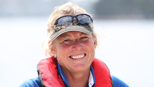 Wendy Tuck has become the first female skipper to win a round-the-world yacht race.