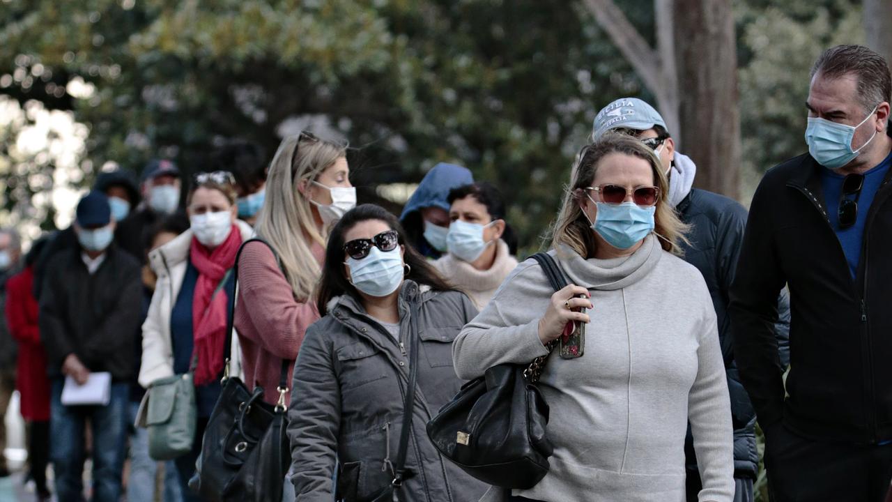 People queue to get vaccinated. Picture: NCA NewsWire / Adam Yip