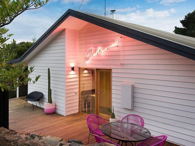 Dollywood AirBnB shots - for Herald Sun realestate