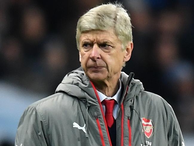 MANCHESTER, ENGLAND - DECEMBER 18: Arsene Wenger, Manager of Arsenal looks on during the Premier League match between Manchester City and Arsenal at the Etihad Stadium on December 18, 2016 in Manchester, England. (Photo by Michael Regan/Getty Images)