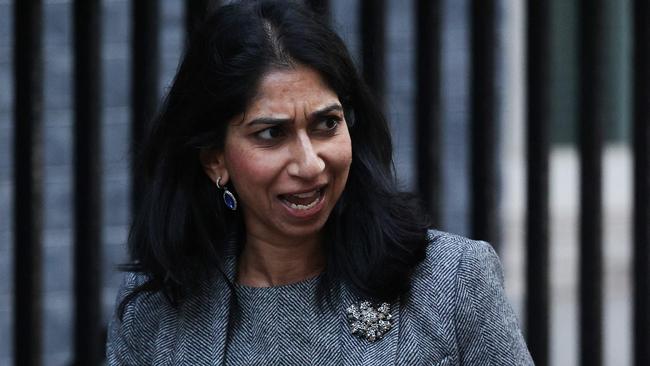 (FILES) In this file photo taken on October 18, 2022, Britain's Home Secretary Suella Braverman arrives for the weekly cabinet meeting at 10 Downing Street in London. - UK's hardline interior minister Suella Braverman has left the government, fuelling suspicions that the new government of Prime Minister Liz Truss was already unravelling. (Photo by ADRIAN DENNIS / AFP)