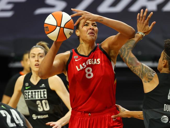 EVERETT, WASHINGTON - MAY 15: Liz Cambage #8 of the Las Vegas Aces handles the ball against Candice Dupree #4 of the Seattle Storm during the first quarter at Angel of the Winds Arena on May 15, 2021 in Everett, Washington. NOTE TO USER: User expressly acknowledges and agrees that, by downloading and or using this Photograph, user is consenting to the terms and conditions of the Getty Images License Agreement.   Abbie Parr/Getty Images/AFP == FOR NEWSPAPERS, INTERNET, TELCOS & TELEVISION USE ONLY ==