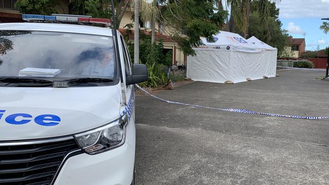 Police focused their attention on a block of flat on Heath Ave, Tuncurry. Picture: Janine Watson