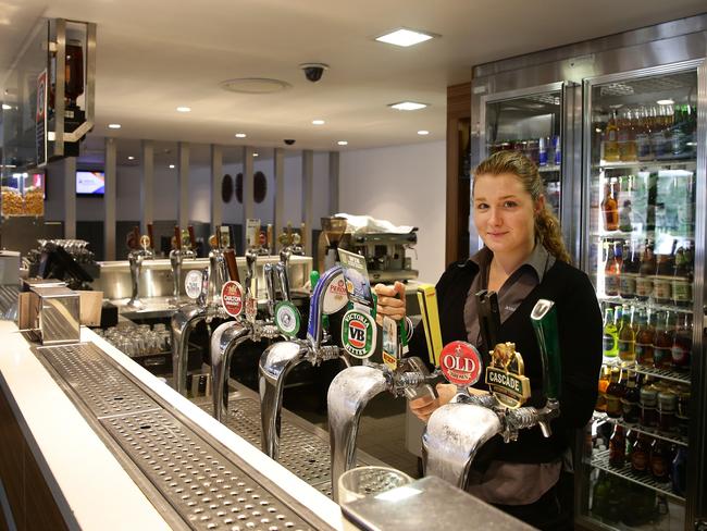 Bartender Maddi Galbraith at Avalon Beach RSL.