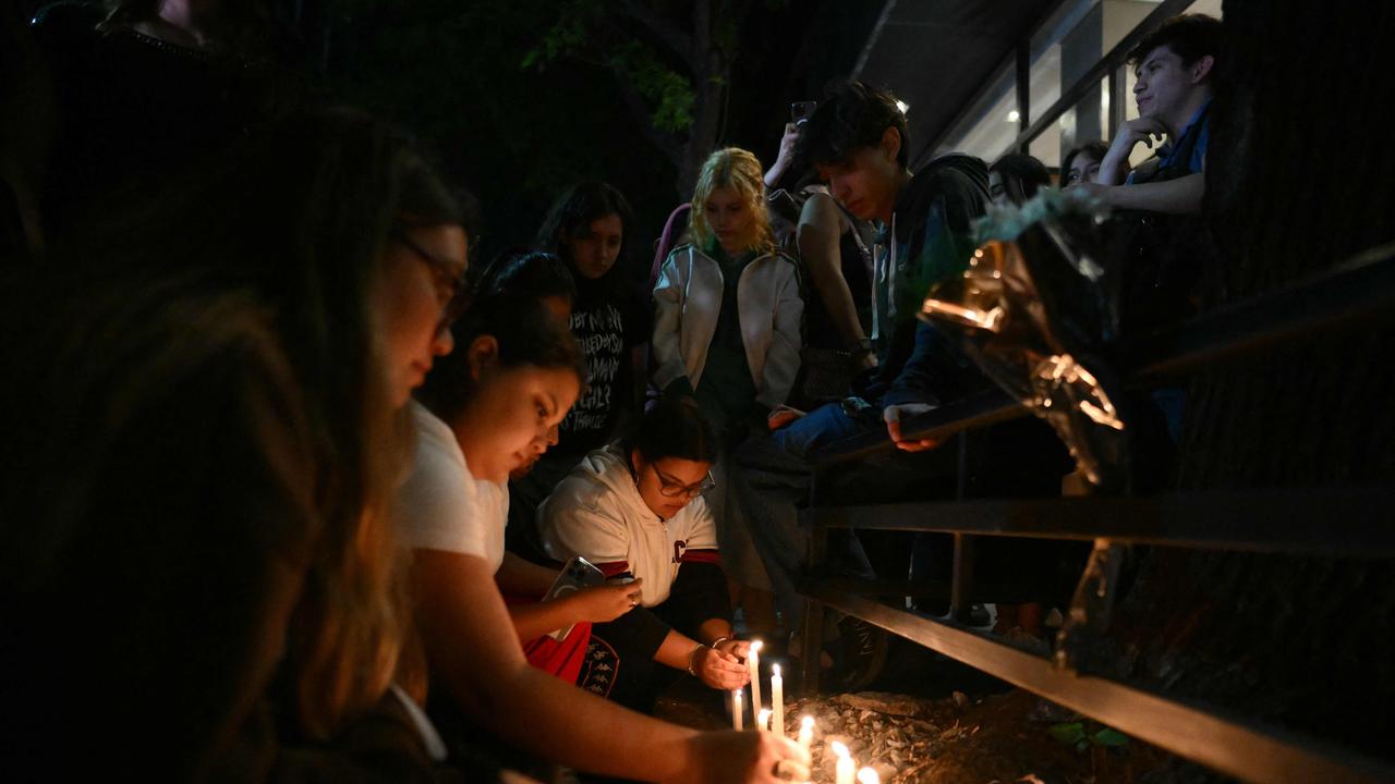 Fans of Liam Payne light candles in honour of the One Direction star. Picture: Luis Robayo/AFP