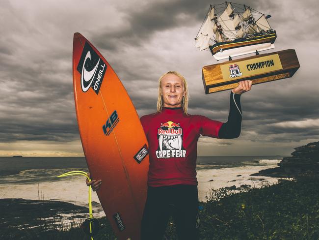 Surfers Ride Sydney Storm Swell At Red Bull Cape Fear Contest While Bodyboarders Take On Shark Island Daily Telegraph