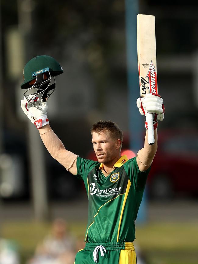David Warner raises his arms in triumph upon reaching his ton.
