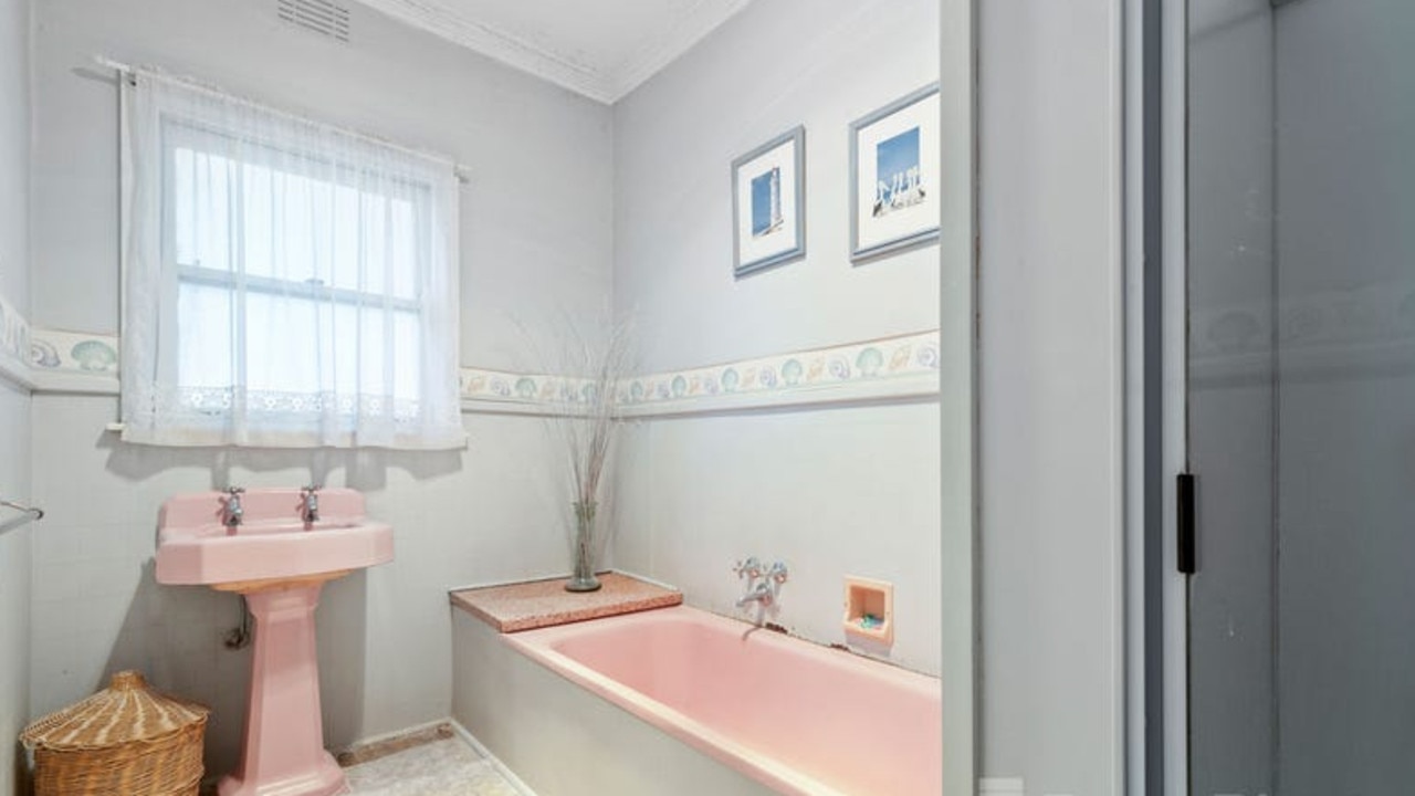 Before – the bathroom was pretty in pink.