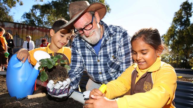 Students and aged care residents united to plant new veggies and herbs ...