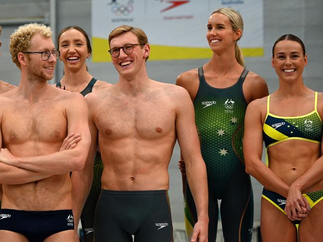 Australian swimmer Mack Horton (C) smiles during a group picture with teammates at the Australian 2020-2021 Tokyo Olympic Games Swimming Uniform Launch at the Sydney Olympic Park Aquatic Centre in Sydney on May 13, 2021. (Photo by SAEED KHAN / AFP) / -- IMAGE RESTRICTED TO EDITORIAL USE - STRICTLY NO COMMERCIAL USE --