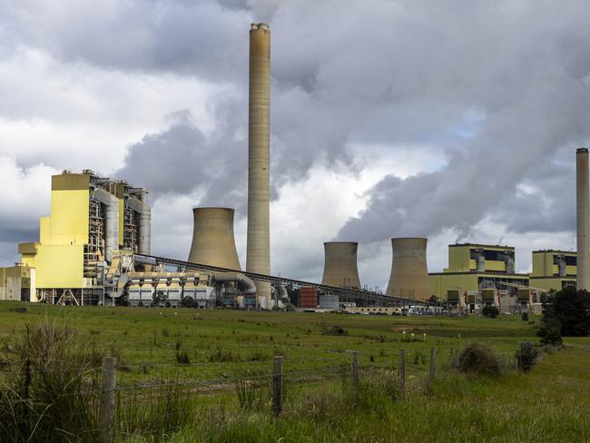 29/09/22 - Loy Yang power station in the La Trobe valley. Aaron Francis / Herald Sun