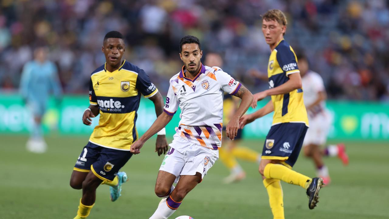 Midfielder Salim Khelifi (centre) has been loaned out by Perth Glory. Picture: Jason McCawley/Getty Images