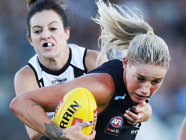 MELBOURNE, AUSTRALIA - FEBRUARY 02:  Stephanie Chiocci of the Magpies tackles Tayla Harris of the Blues during the round one AFLW match between the Carlton Blues and the Collingwood Magpies at Ikon Park on February 2, 2018 in Melbourne, Australia.  (Photo by Michael Dodge/Getty Images)