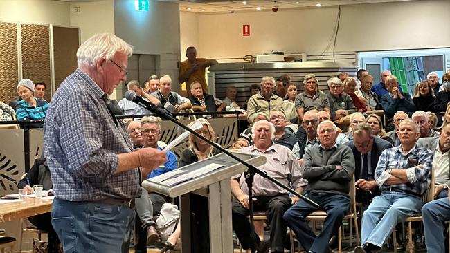 Public forum organiser Alan Berry (speaking) at the "Putting the Beef back in the Beef Capital" on September 5 where primary producers and sale yard agents were pressuring Richmond Valley Council to have cattle sales back at NRLX in Casino.
