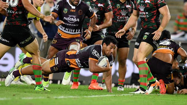 Tautau Moga scored a questionable try to hel take the game away from the Bunnies.
