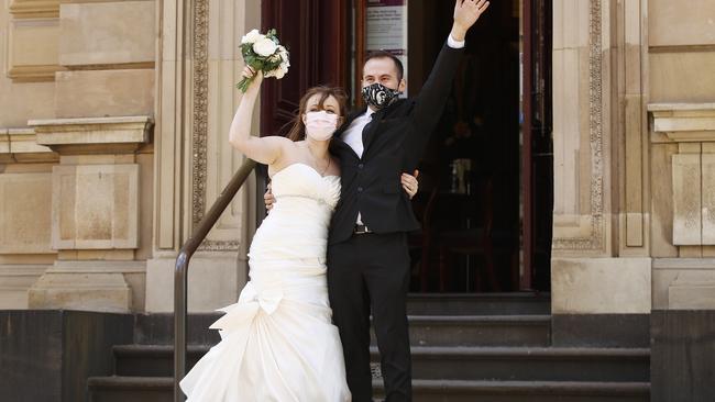 Weddings can now have up to 10 people. Picture: NCA NewsWire / Daniel Pockett