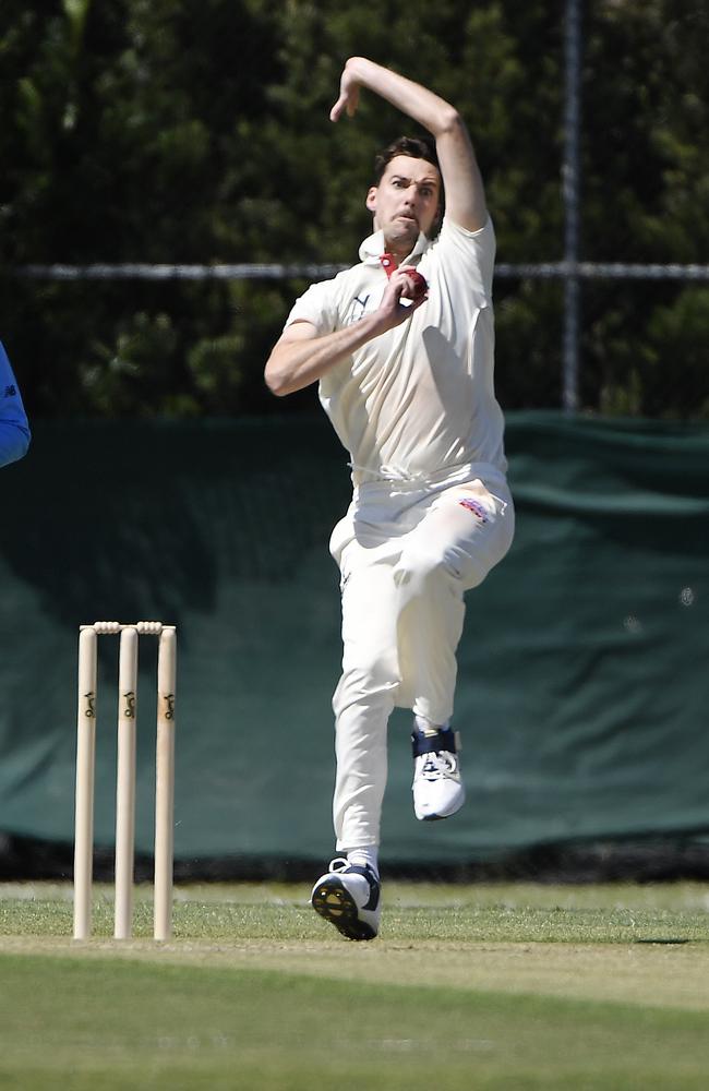 Ben Roosenboom lets fly for Footscray. Picture: Andrew Batsch