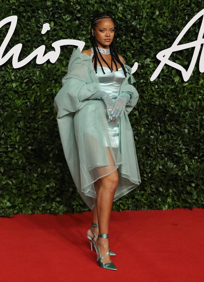 What They Wore On The Fashion Awards 2019 Red Carpet Vogue Australia