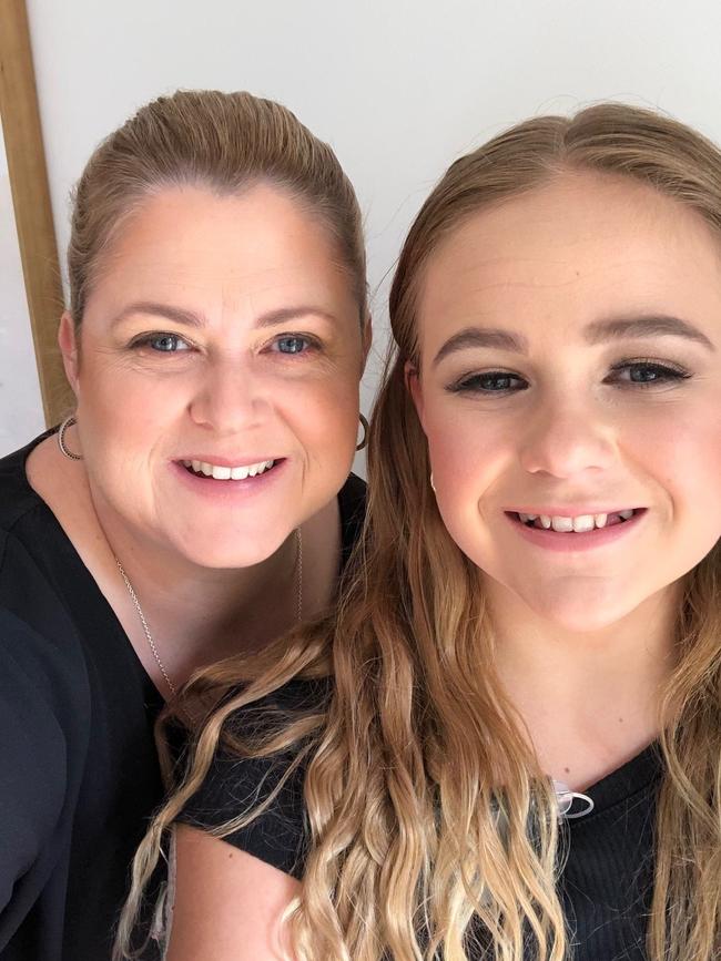 Julie Klimek and her daughter Emily, 14, who has had type 1 diabetes since she was two.