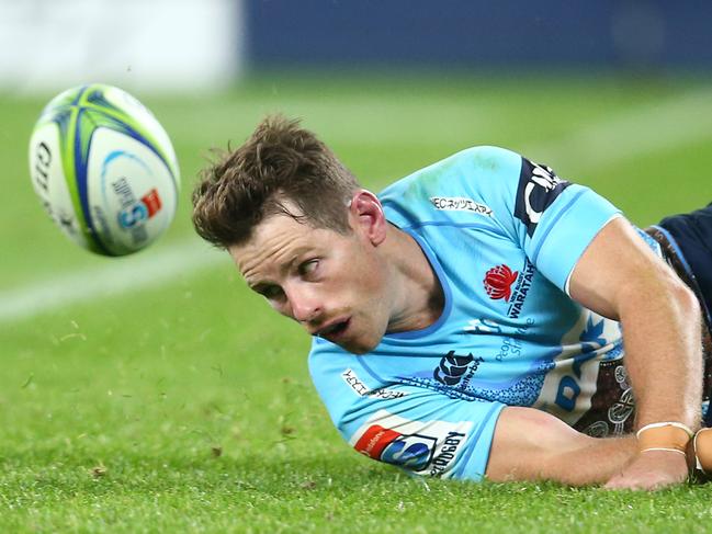 SYDNEY, AUSTRALIA - MAY 25: Bernard Foley of the Waratahs fumbles the ball during the round 15 Super Rugby match between the Waratahs and the Jaguares at Bankwest Stadium on May 25, 2019 in Sydney, Australia. (Photo by Jason McCawley/Getty Images)