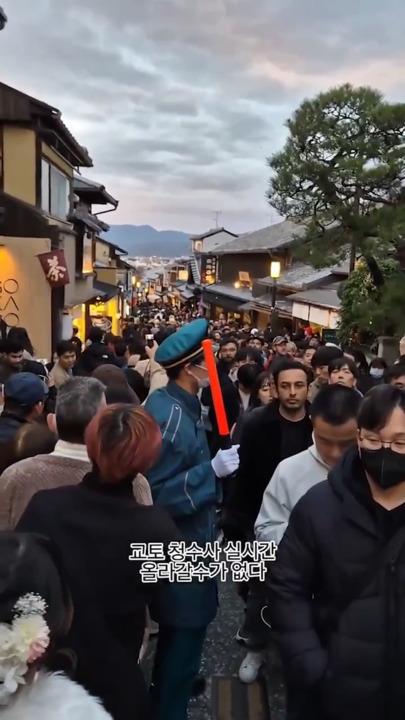 Footage of Kyoto crowds goes viral