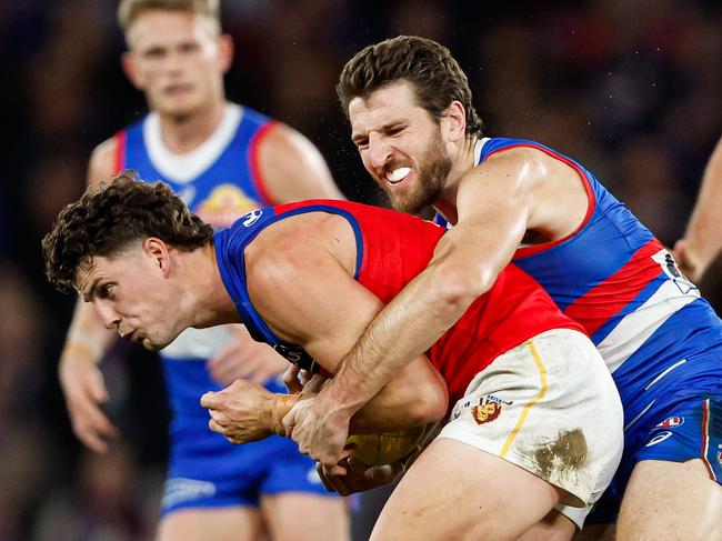 Jarrod Berry kept a close eye on Marcus Bontempelli. Picture: Dylan Burns/AFL Photos via Getty Images