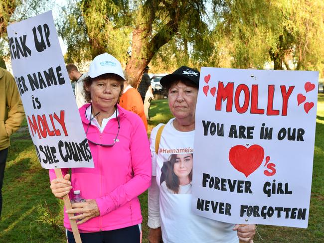 Lyndy Bokeyar and Debbie Brown in Forbes. Debbie is Molly Ticehurst’s aunty. Picture: Dane Millerd