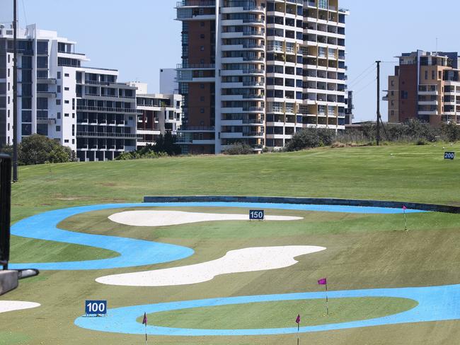 SYDNEY, AUSTRALIA: Newswire Photos : OCTOBER 24 2023: A view of the Driving range at Moore park Golf Club with Apartments in the background on Sth Dowling street as the NSW Sports Minister Steve Kamper has been grilled over the decision to halve the public golf course to create a new park in high-density areas.On Sunday, the government announced that up to 20 hectares of the inner-city Moore Park Golf Course could be turned into public parkland once the current operating agreement expires in June 2026. This would also halve the golf course from a 18-hole, to a nine-hole facility. Photo by: NCA Newswire / Gaye Gerard