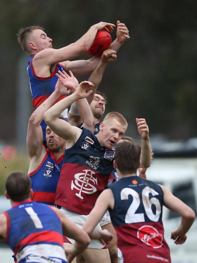 Gisborne’s Zac Denahy soars over the top of a pack of players.