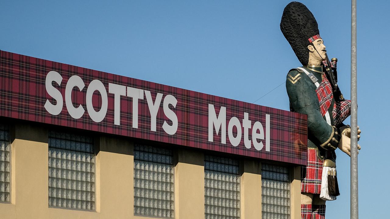 Giant Scotsman: Scotty’s Motel statue under threat | The Advertiser