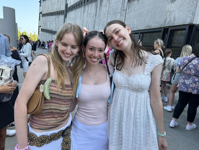Marli Bedwell, Faith Anderson and Kaitlyn Bullock
