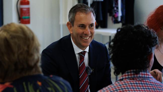 Melbourne, Victoria - January 29, 2025: Treasurer Jim Chalmers takes a tour of Lakewood Community managed CoOperative in Ringwood in Melbourne's eastern suburbs. Picture: NewsWire / Nadir Kinani