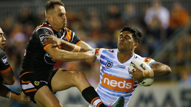 Tyrone Peachey of the Titans under pressure during the Round 7 NRL match between the Wests Tigers and the Gold Coast Titans at Scully Park in Tamworth, Saturday, April 27, 2019. (AAP Image/Darren Pateman) NO ARCHIVING, EDITORIAL USE ONLY