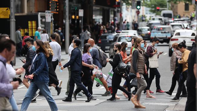 Queensland doctors are calling on the government to encourage mask wearing. Picture: NCA NewsWire / David Swift