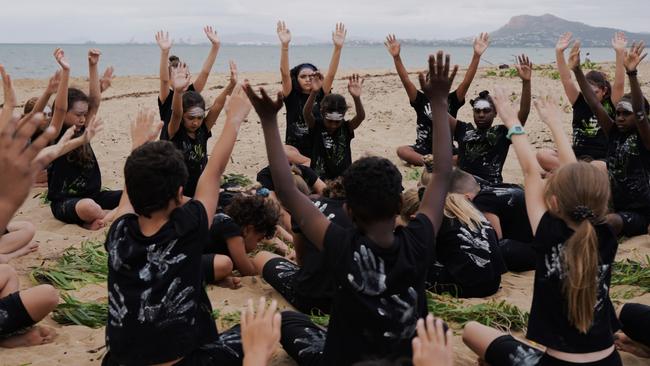 Weir State School students performing the Gabul Wudhabagu dance story.