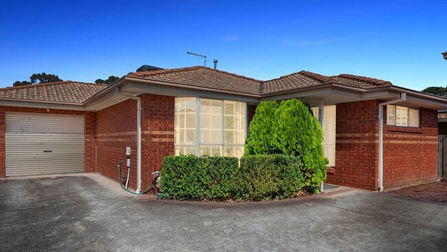 This unit at <a href="https://www.realestate.com.au/property-unit-vic-melton+south-144547528?sourcePage=rea:p4ep:property-details&amp;sourceElement=avm-currently-advertised-view-listing" title="www.realestate.com.au">7/18 Creek St, Melton South,</a> is up for sale with a $369,000-389,000 listed range. It also has a tenant who pays $340 per week on a fixed contract.