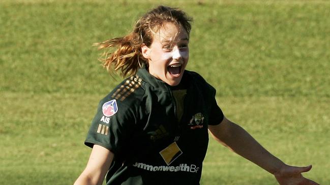 A teenage Ellyse Perry celebrates a wicket during the fourth Rose Bowl Series match against New Zealand Gardens Oval in July, 2007. Picture: Quinn Rooney/Getty Images.