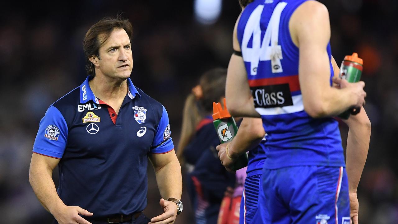 Luke Beveridge urges his players on during the 2019 AFL season.