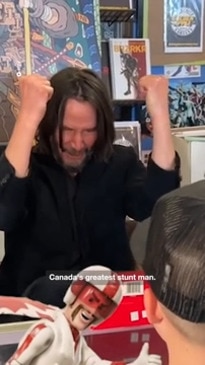 Keanu Reeves surprises superfan