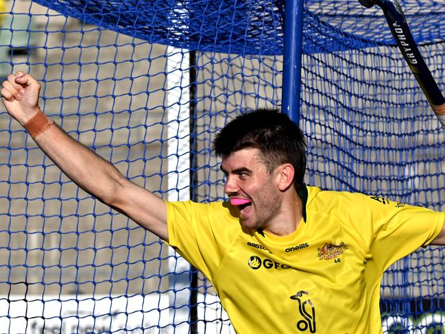 Australia's Davis Atkin (C) celebrates his goal during the men's field hockey match between Australia and the Netherlands in the FIH Hockey Pro League in Sydney on February 6, 2025. (Photo by Saeed KHAN / AFP) / -- IMAGE RESTRICTED TO EDITORIAL USE - STRICTLY NO COMMERCIAL USE --