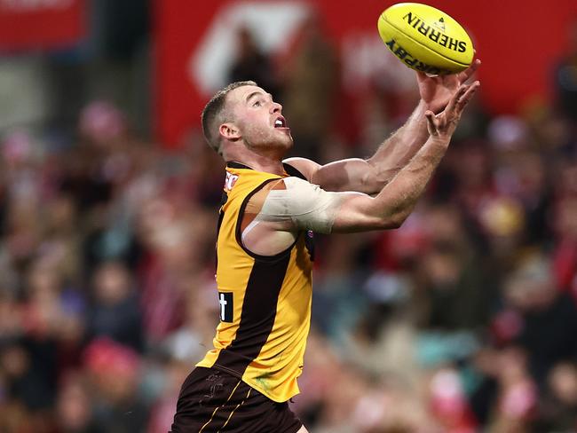 SYDNEY, AUSTRALIA - JUNE 11: Tom Mitchell of the Hawks marks during the round 13 AFL match between the Sydney Swans and the Hawthorn Hawks at Sydney Cricket Ground on June 11, 2021 in Sydney, Australia. (Photo by Cameron Spencer/Getty Images)